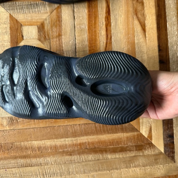 Yezzy runners - Picture 2 of 4